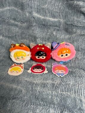 3 Baby Three x Munmun plush pendants from the Fairy Tale Bedtime Stories series